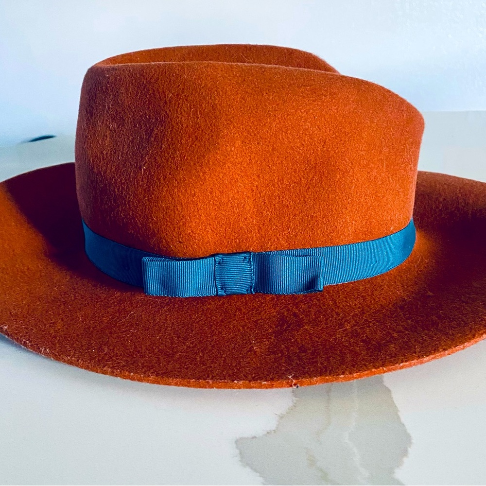Brixton felt hat with blue ribbon, worn once, very flattering, size S